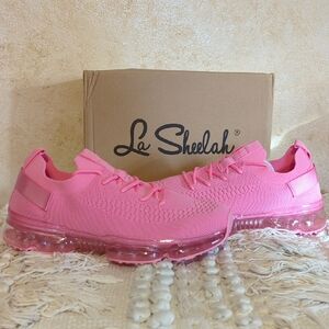 La Sheelah NIB Fuschia 6.5 Sneakers